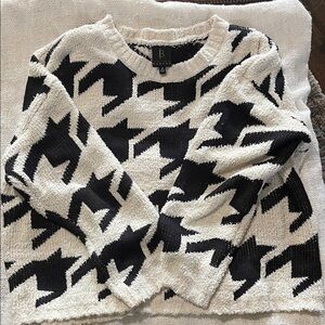 Bobeau Cream and Black Chevron Sweater